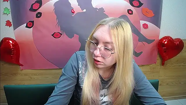 BeatriceFly online show from 15, 10, 2025