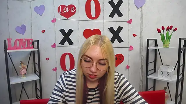 BeatriceFly online show from 5, 3, 2025