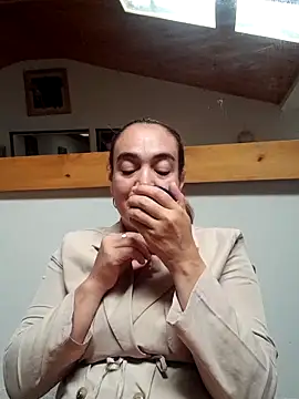 skayhot  online show from 13, 4, 2026