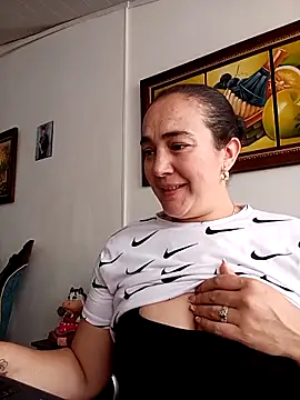 skayhot  online show from 13, 3, 2025