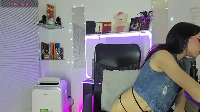 YUKIODAVIS online show from 8, 3, 2025