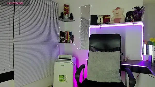 YUKIODAVIS online show from 7, 3, 2025