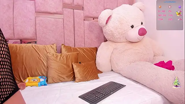 Snapshot of emily_daarell chatting on 17, 12, 2025 emily daarell online show from 17, 12, 2025