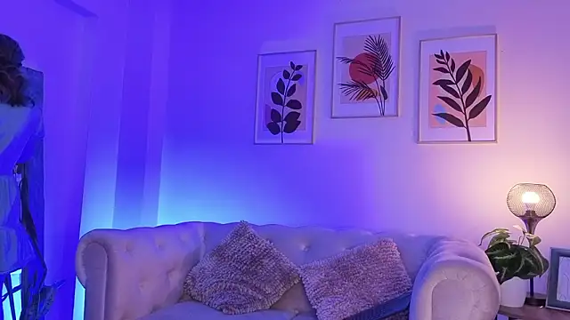 DahianaWalcott online show from 10, 2, 2026