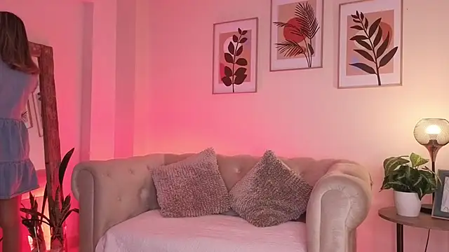 DahianaWalcott online show from 5, 3, 2026