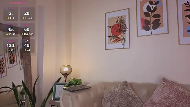 DahianaWalcott online show from 8, 10, 2025