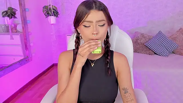 DahianaWalcott online show from 6, 2, 2025