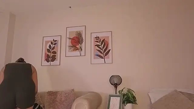 DahianaWalcott online show from 18, 3, 2026