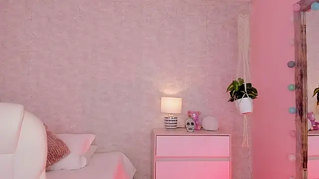 DahianaWalcott online show from 8, 3, 2025