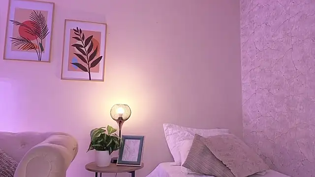 DahianaWalcott online show from 4, 3, 2026