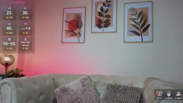 DahianaWalcott online show from 8, 9, 2025