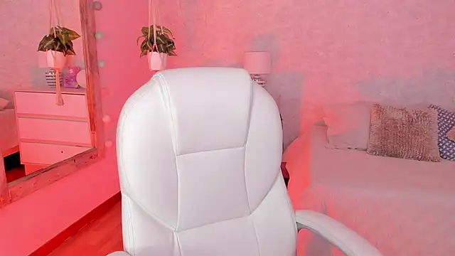 DahianaWalcott online show from 8, 2, 2025