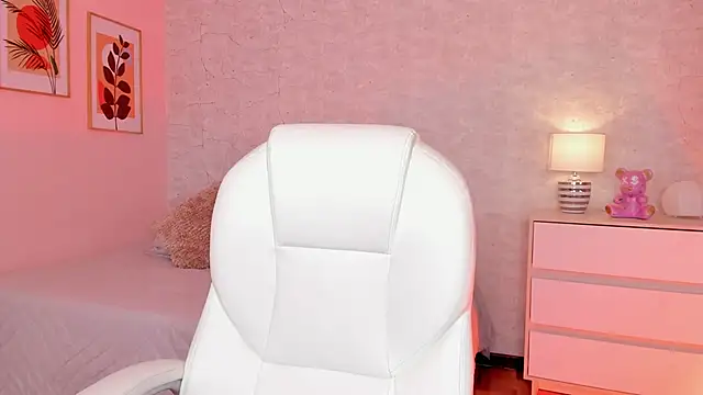 DahianaWalcott online show from 26, 2, 2025