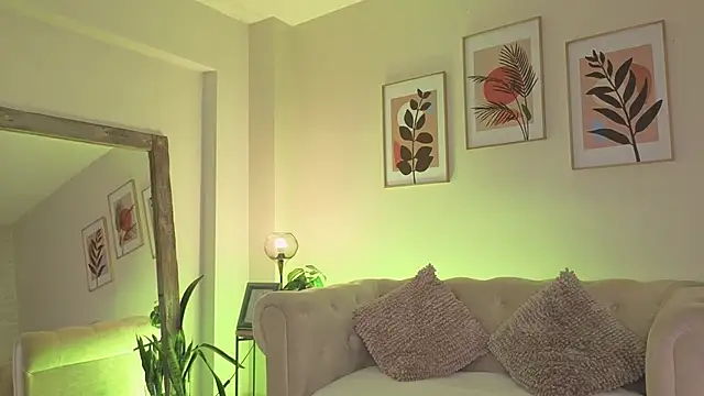 DahianaWalcott online show from 13, 4, 2026