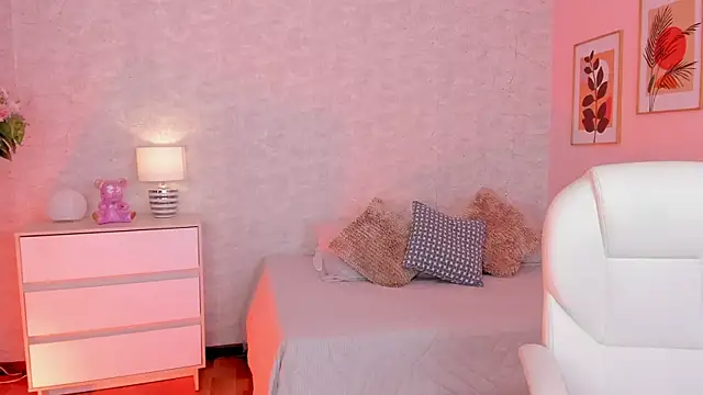 DahianaWalcott online show from 26, 2, 2025