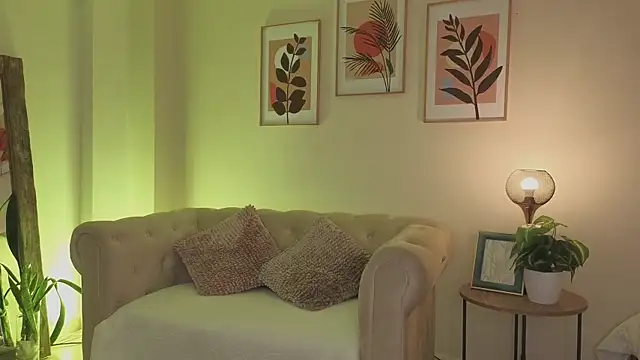 DahianaWalcott online show from 6, 4, 2026