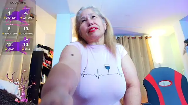 Snapshot of girl_amada chatting on 14, 10, 2025 girl amada online show from 14, 10, 2025