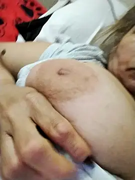 Snapshot of girl_amada chatting on 9, 10, 2025 girl amada online show from 9, 10, 2025