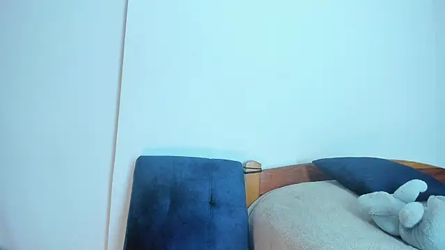 emiily15   online show from 18, 2, 2025