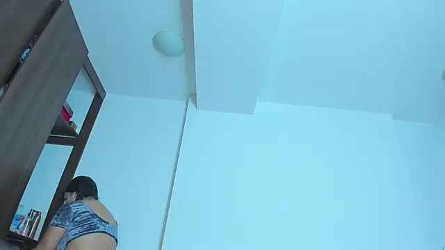 emiily15   online show from 26, 2, 2025