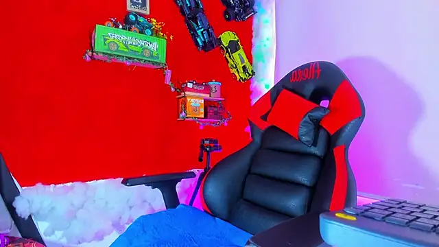 Snapshot of LilOwen_ chatting on 17, 10, 2025 LilOwen online show from 17, 10, 2025