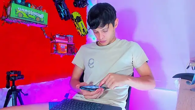 Snapshot of LilOwen_ chatting on 10, 10, 2025 LilOwen online show from 10, 10, 2025