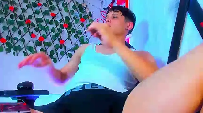 Snapshot of LilOwen_ chatting on 13, 1, 2025 LilOwen online show from 13, 1, 2025