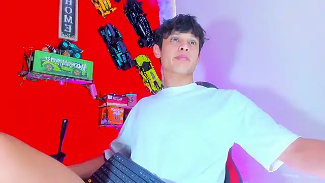 Snapshot of LilOwen_ chatting on 15, 10, 2025 LilOwen online show from 15, 10, 2025