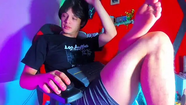 Snapshot of LilOwen_ chatting on 27, 11, 2025 LilOwen online show from 27, 11, 2025