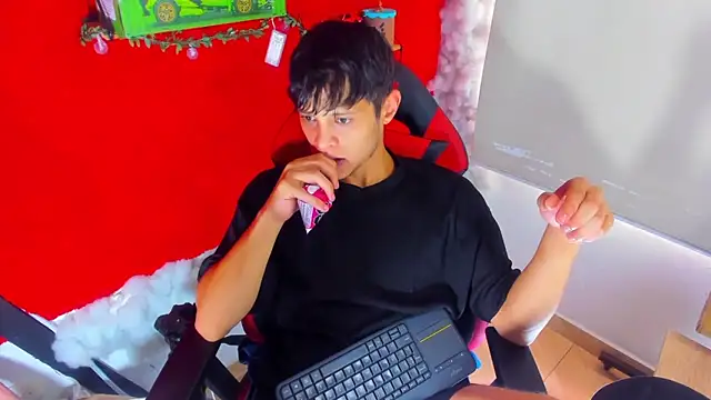 Snapshot of LilOwen_ chatting on 14, 9, 2025 LilOwen online show from 14, 9, 2025