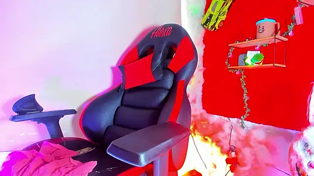 LilOwen  online show from 18, 4, 2026