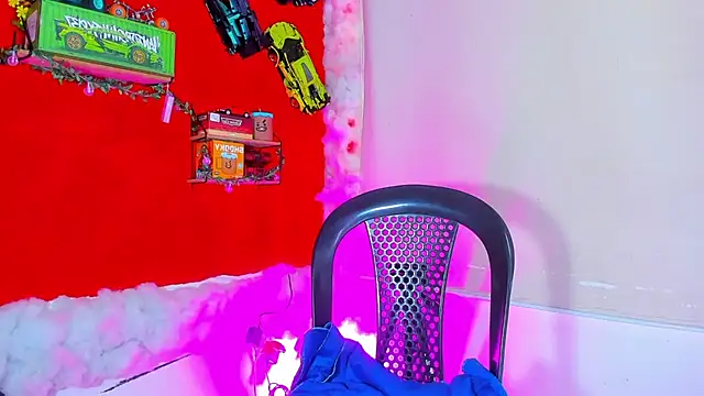 Snapshot of LilOwen_ chatting on 28, 9, 2025 LilOwen online show from 28, 9, 2025