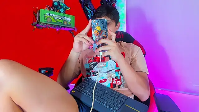 Snapshot of LilOwen_ chatting on 13, 10, 2025 LilOwen online show from 13, 10, 2025