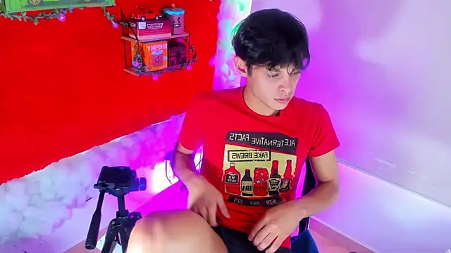 Snapshot of LilOwen_ chatting on 11, 10, 2025 LilOwen online show from 11, 10, 2025