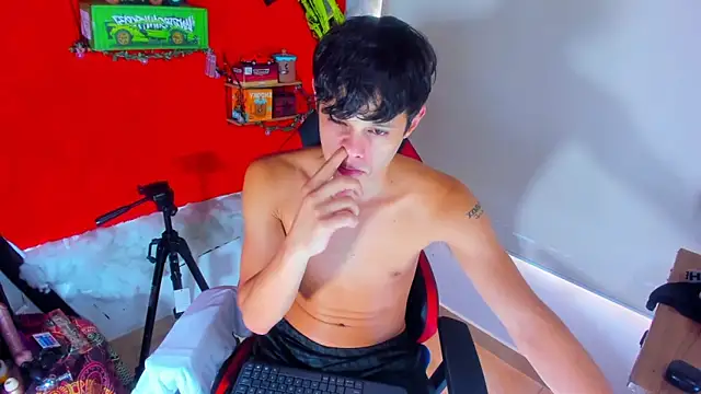 Snapshot of LilOwen_ chatting on 22, 10, 2025 LilOwen online show from 22, 10, 2025