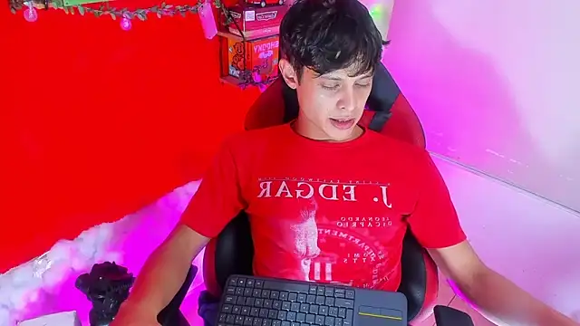 Snapshot of LilOwen_ chatting on 18, 9, 2025 LilOwen online show from 18, 9, 2025