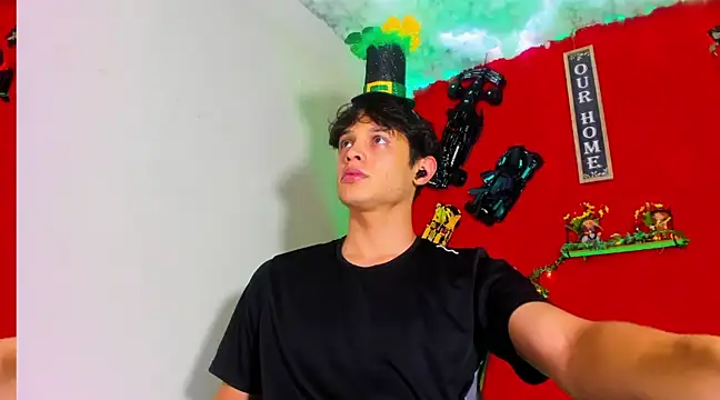 Snapshot of LilOwen_ chatting on 17, 3, 2025 LilOwen online show from 17, 3, 2025