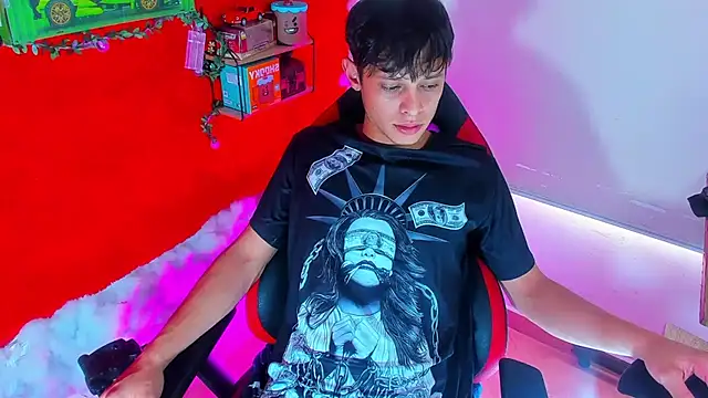 Snapshot of LilOwen_ chatting on 8, 9, 2025 LilOwen online show from 8, 9, 2025