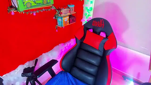 Snapshot of LilOwen_ chatting on 13, 9, 2025 LilOwen online show from 13, 9, 2025