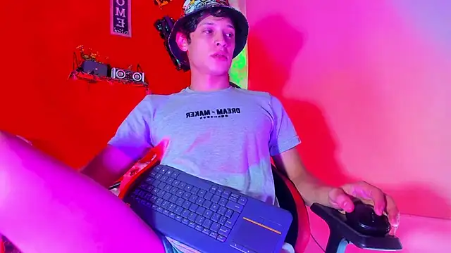 Snapshot of LilOwen_ chatting on 20, 11, 2025 LilOwen online show from 20, 11, 2025