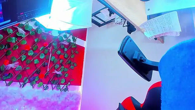 Snapshot of LilOwen_ chatting on 31, 10, 2025 LilOwen online show from 31, 10, 2025