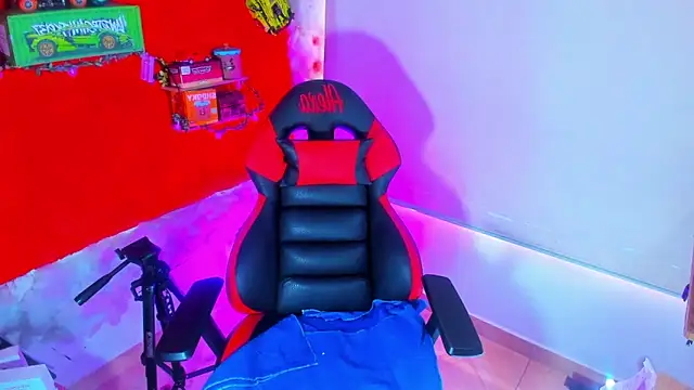 Snapshot of LilOwen_ chatting on 24, 10, 2025 LilOwen online show from 24, 10, 2025