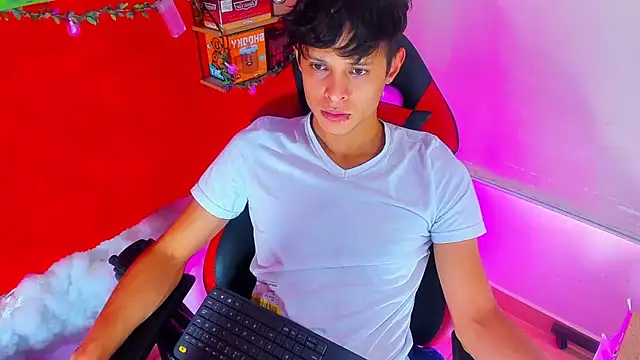 Snapshot of LilOwen_ chatting on 20, 9, 2025 LilOwen online show from 20, 9, 2025