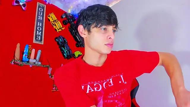 Snapshot of LilOwen_ chatting on 25, 10, 2025 LilOwen online show from 25, 10, 2025