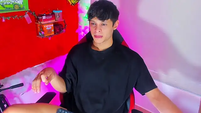 Snapshot of LilOwen_ chatting on 23, 9, 2025 LilOwen online show from 23, 9, 2025