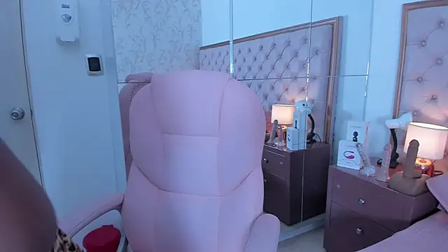 Isla Scott online show from 29, 10, 2025