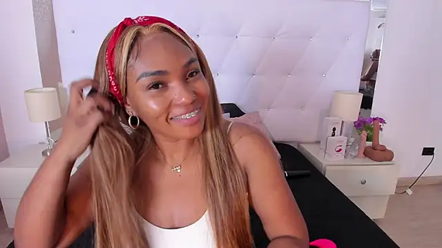 Isla Scott online show from 5, 12, 2025