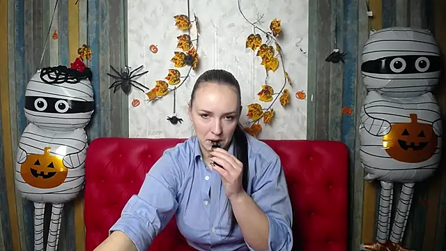 IsabelBlackberry online show from 8, 11, 2025