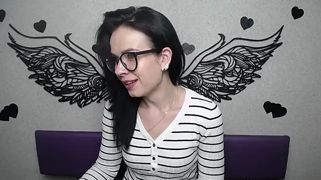 JasmineKouch online show from 23, 9, 2025