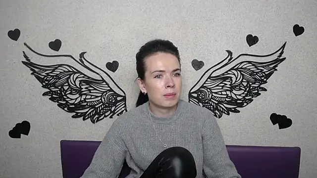 JasmineKouch online show from 25, 9, 2025